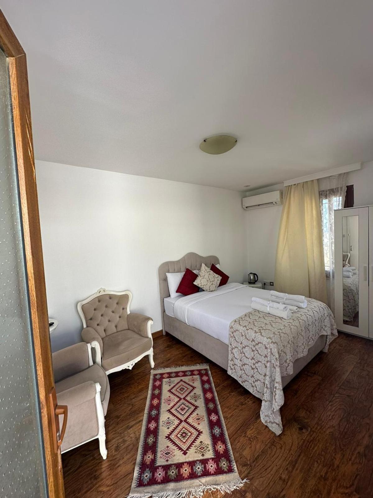 Lord'S Residence Boutique Hotel 凯里尼亚 外观 照片