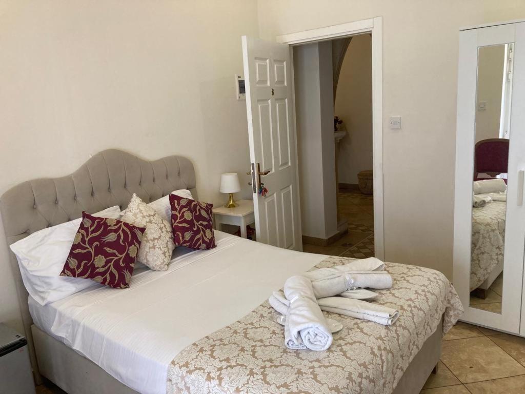 Lord'S Residence Boutique Hotel 凯里尼亚 外观 照片