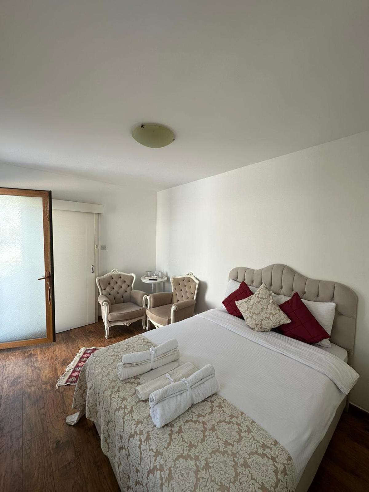 Lord'S Residence Boutique Hotel 凯里尼亚 外观 照片