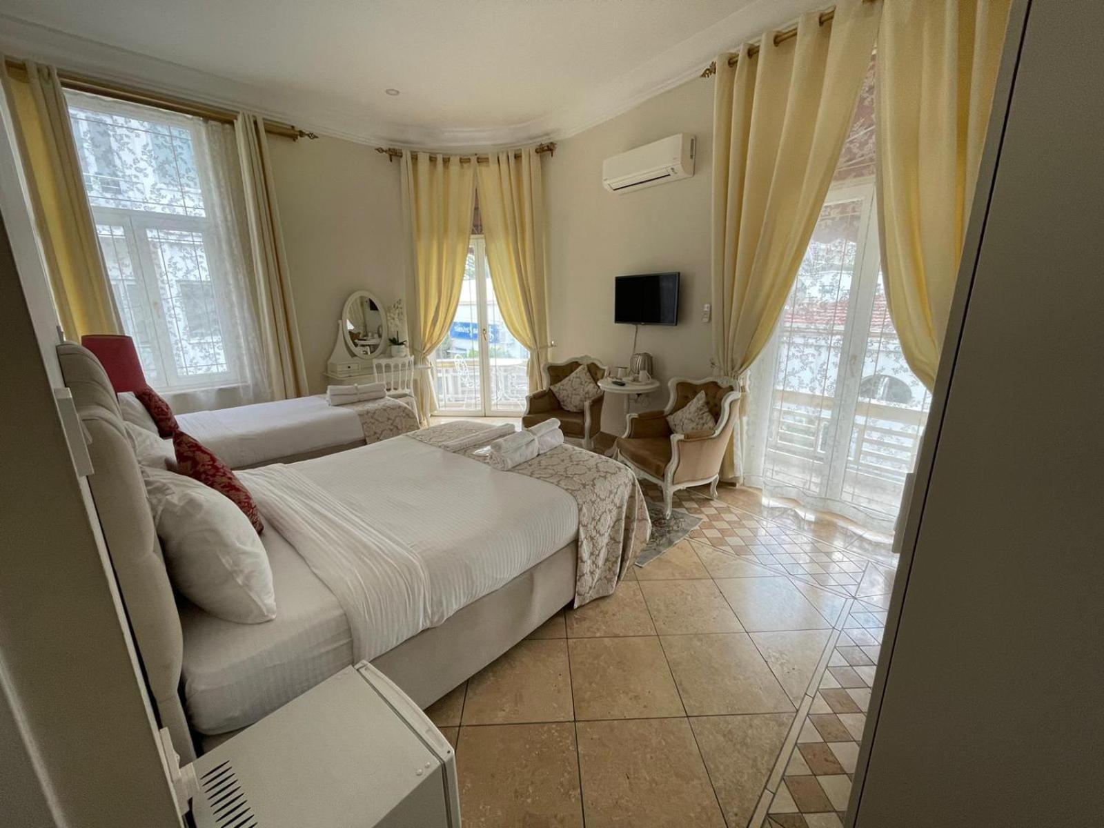 Lord'S Residence Boutique Hotel 凯里尼亚 外观 照片