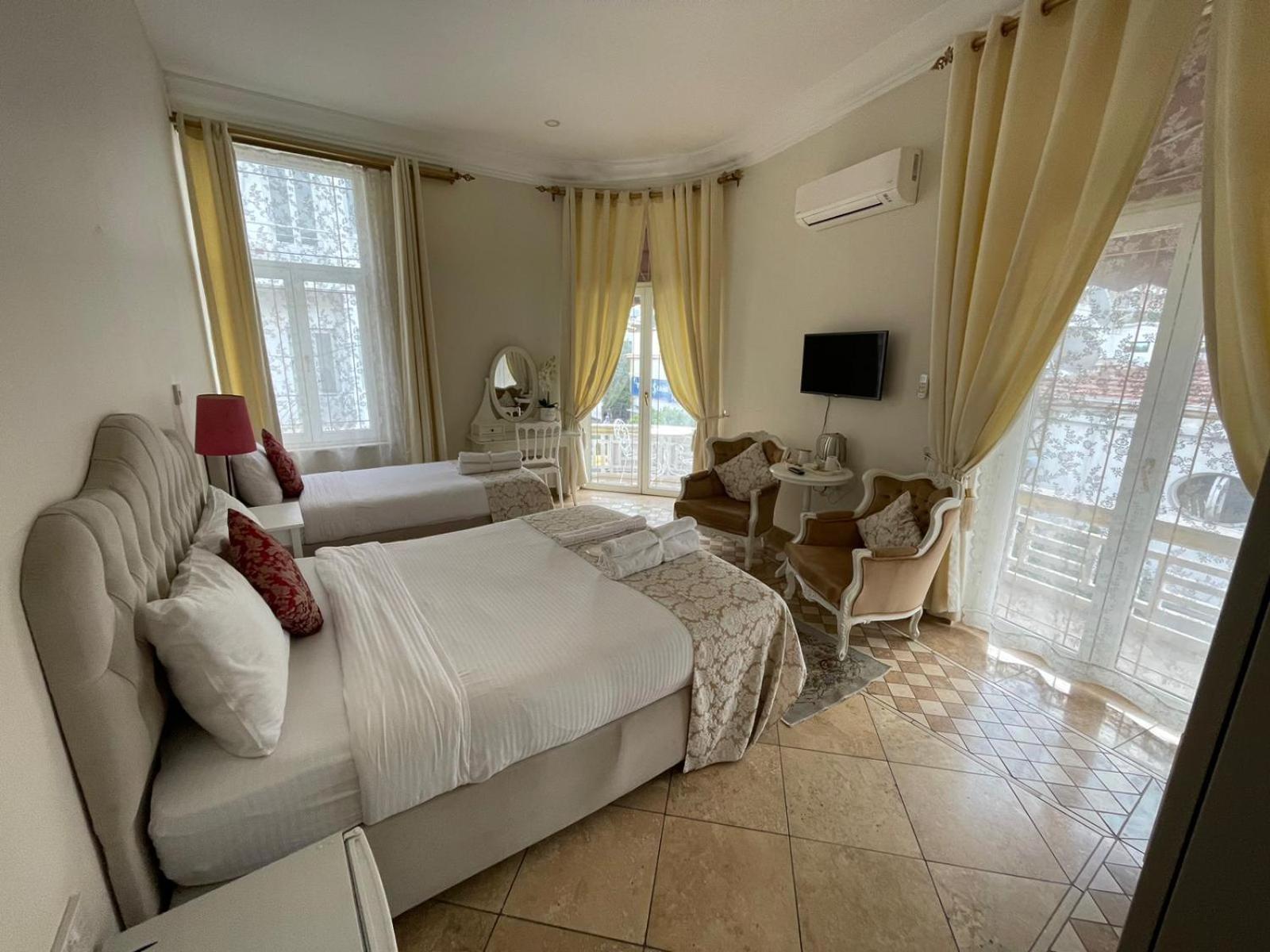 Lord'S Residence Boutique Hotel 凯里尼亚 外观 照片