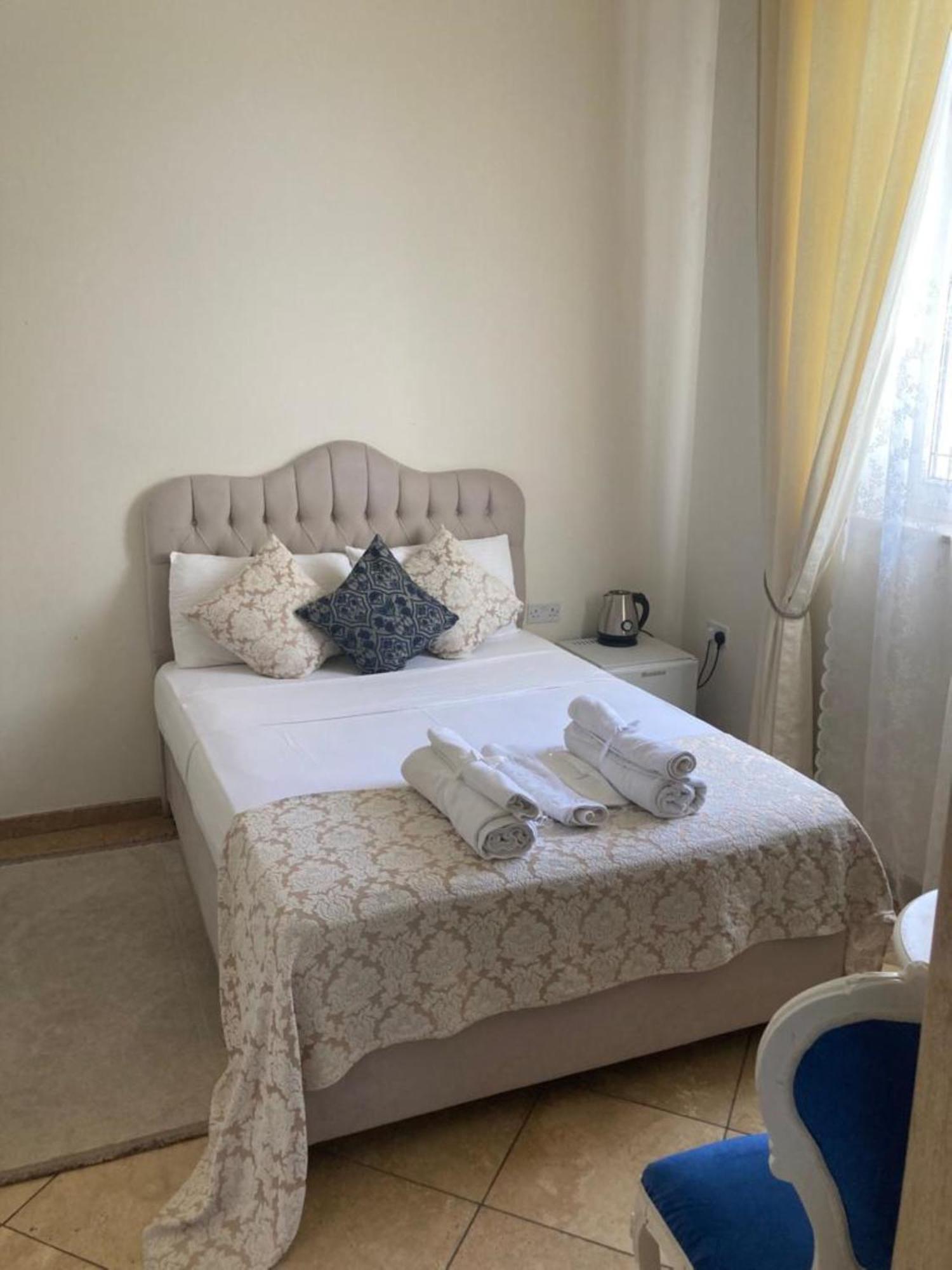 Lord'S Residence Boutique Hotel 凯里尼亚 外观 照片